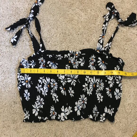 Shosho Ruched Daisy Summer Tie Shoulder Crop Top - Picture 8 of 10